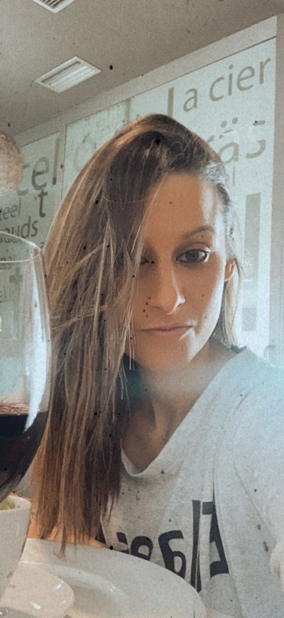 Vamos a entretenernos un rato los dos. Busco hablar con hombre. Me pone mucho la voz de un hombre.