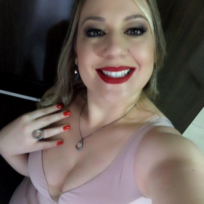Me llamo Bianca soy una mujer casa con ganas de conocer gente nueva y pasar buenos momentos 