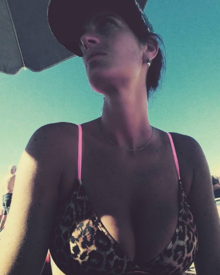 Chica viciosa y caliente. Me encanta jugar con los hombres