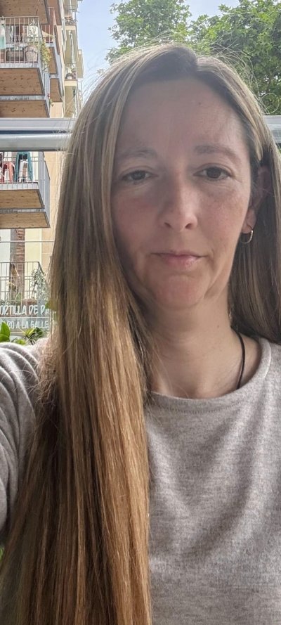 Me gusta el sexo duro aunque no lo parezca. Estoy en casa mojadita buscando que me mojen mas Me encanta la sensación de tener las piernas temblando.