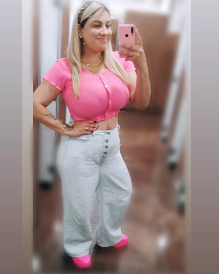 Soy una rubia explosiva con muchas ganas de todo