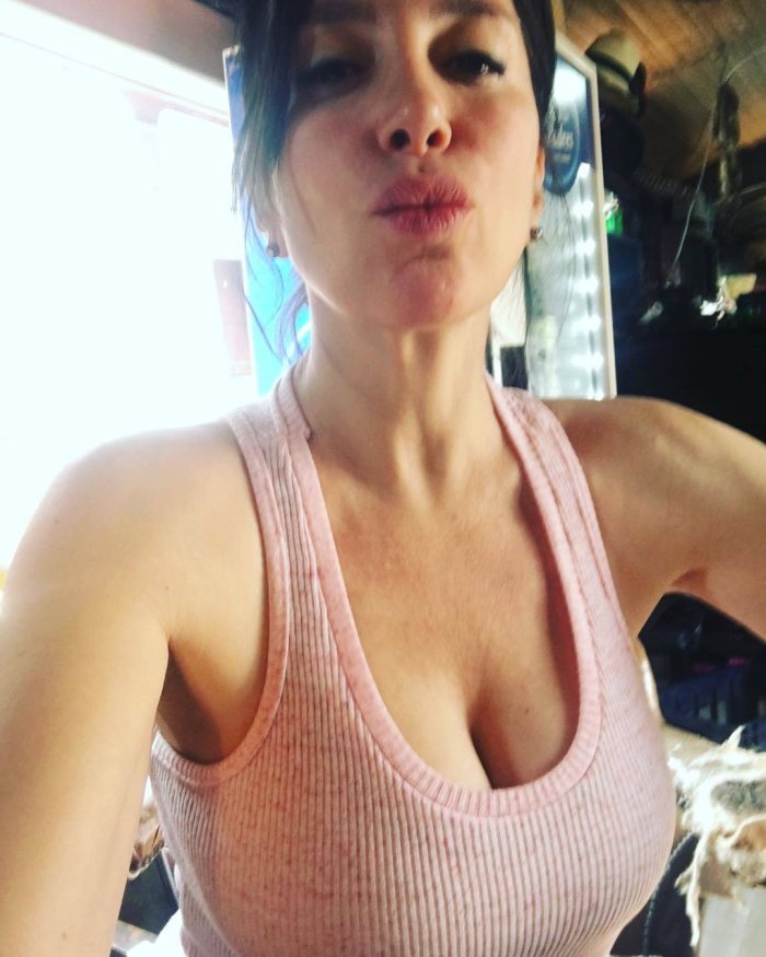 Hola! Como ves soy una chica natural y abierta a lo que pueda pasar.