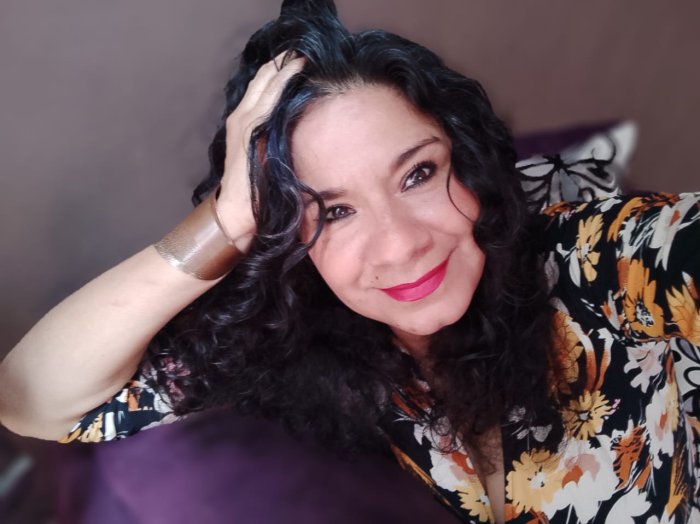 Quien le apetece hablar con una madura?