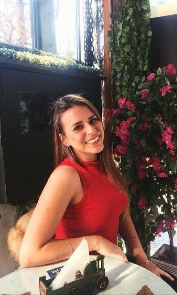 Soy de las que se ríe fácil y conecta rápido si hay buen rollo. Si te atreves, llámame.