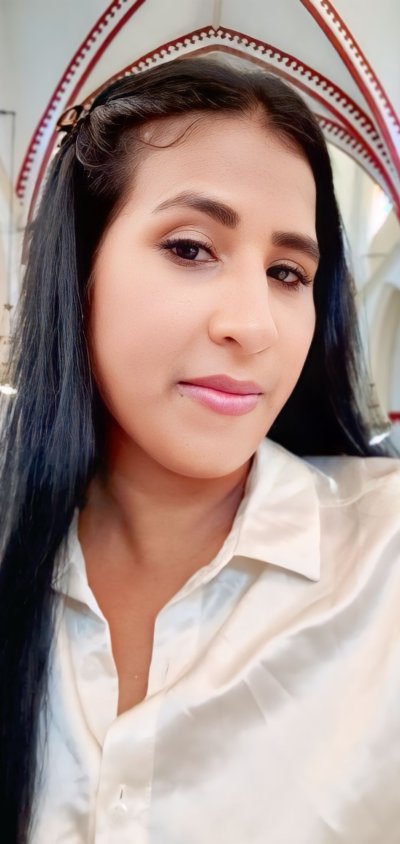 Sencilla, experimentando cosas nuevas. casada busco un hombre que me haga sentir lo k mi marido ya no. Me gusta que me den bien