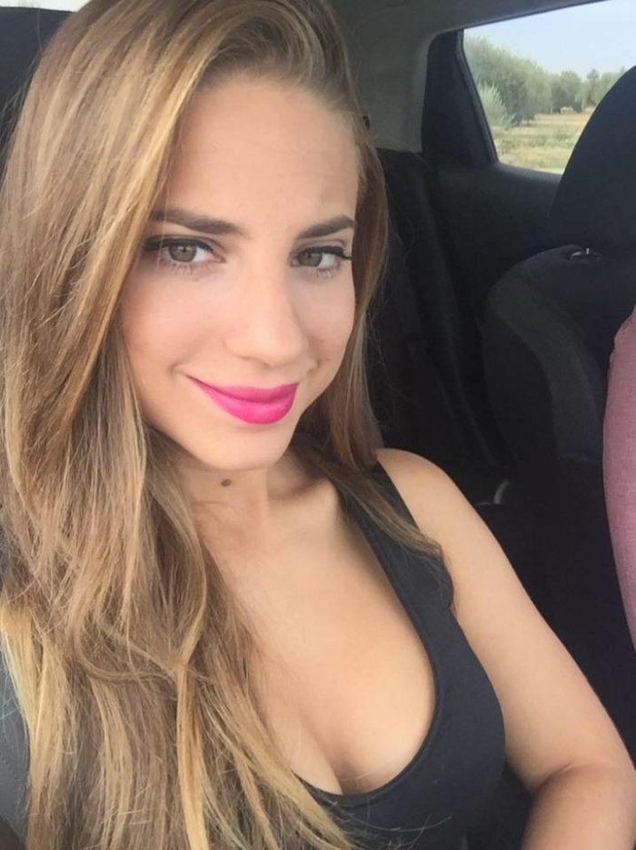 Soy un mujer que le encanta el sexo telefónico.